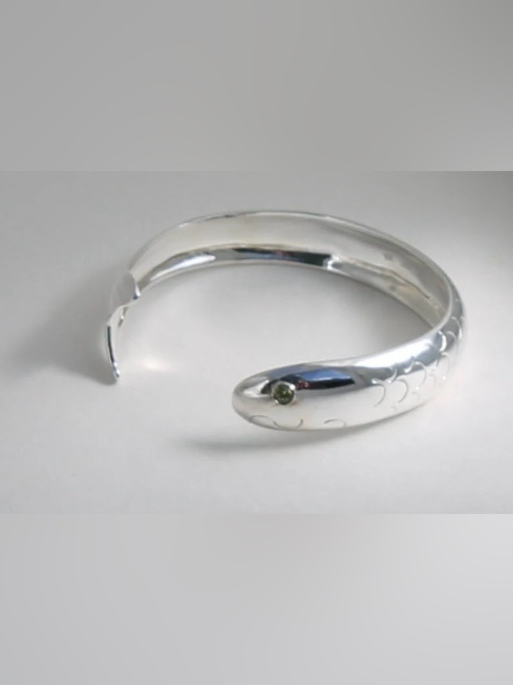 ✨BNWT - Cape Cod Fish Bracelet with Pink Tourmaline - size 6-6.5✨